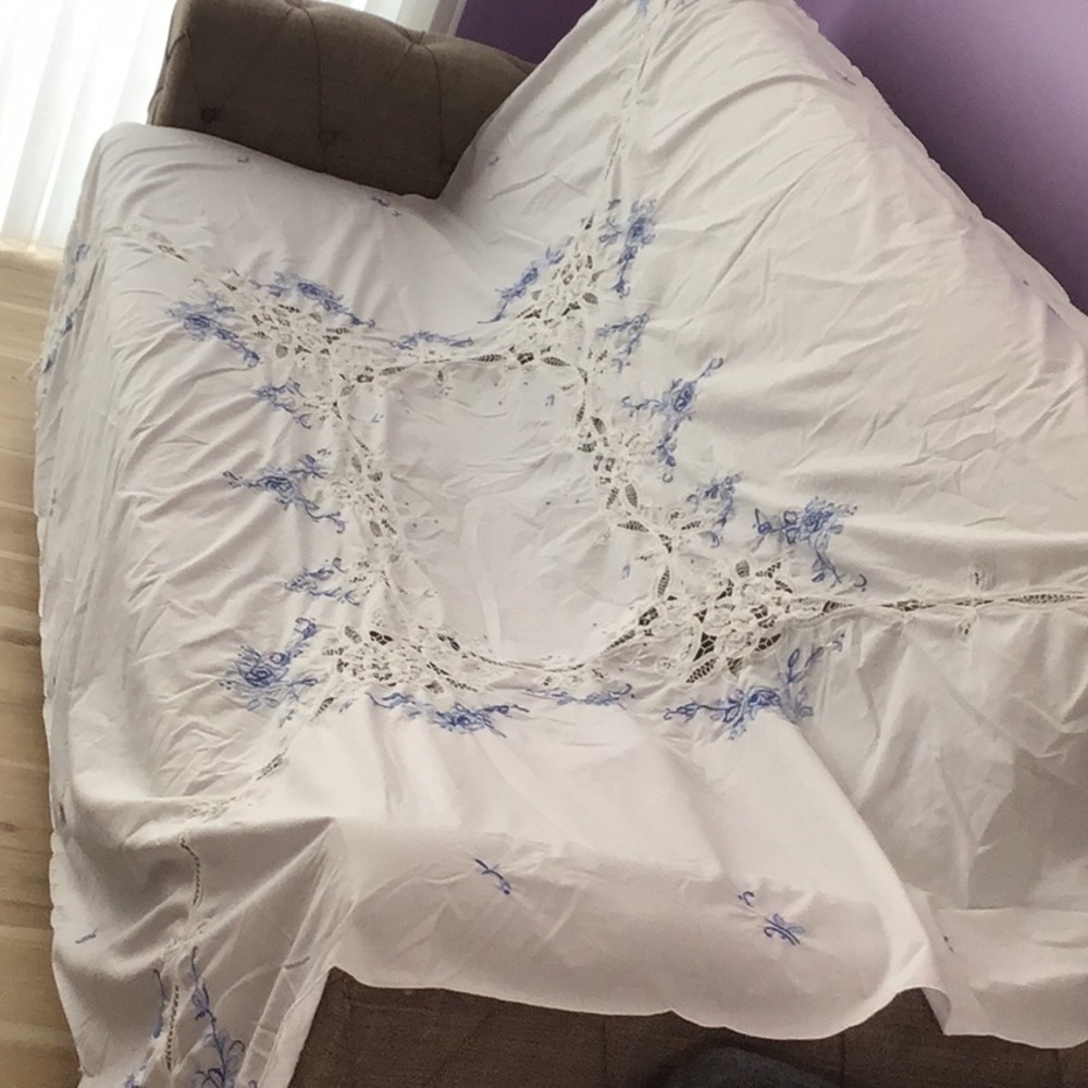 Vintage Blue Roses on White Embroidered Cut Work Scalloped Trim Tablecloth 84x66